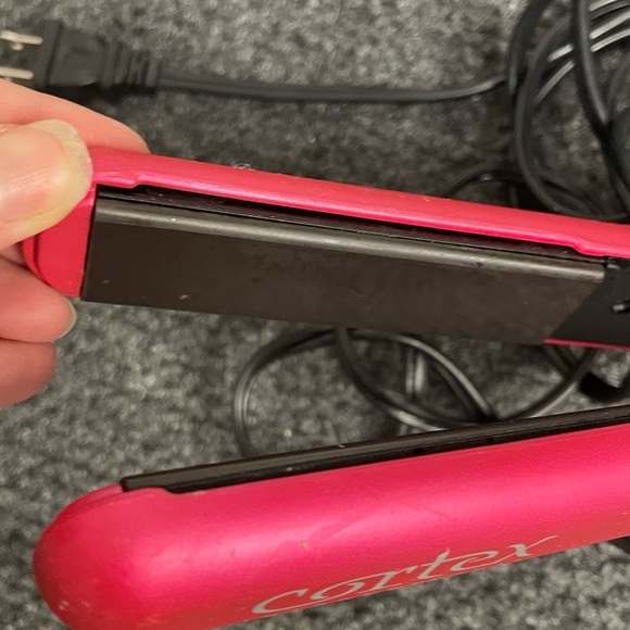 CORTEX Pink professional flat iron- temperature control up to 450 F - Picture 3 of 6